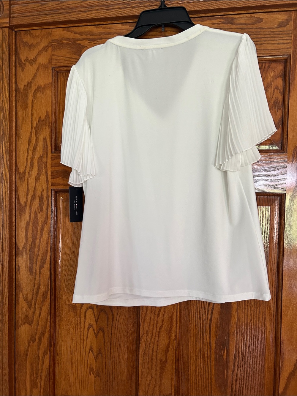 Tommy Hilfiger NWT White Pleated Sleeve V-Neck Blouse - Picture 6 of 8